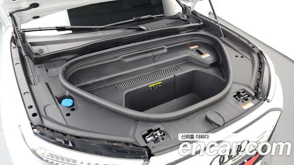 Audi SQ6 e-tron 2025, фото 6