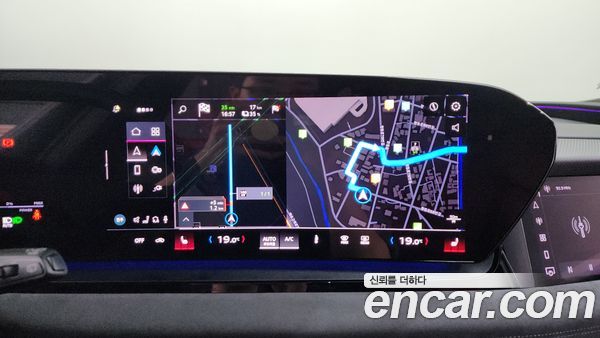 Audi SQ6 e-tron 2025, фото 18