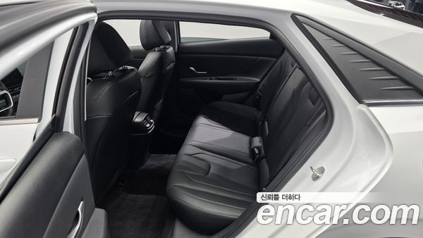Hyundai Elantra 2022, фото 16