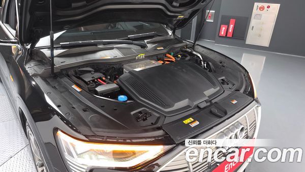 Audi e-tron 2020, фото 6