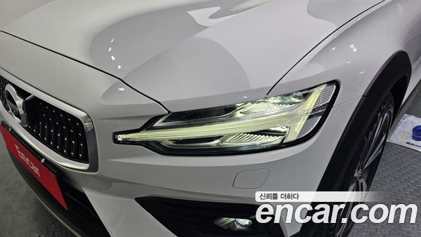Volvo V60 2021, фото 8