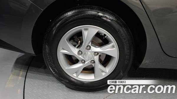 Hyundai Elantra 2021, фото 5