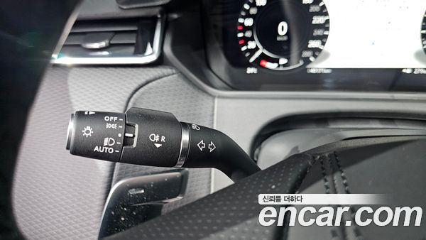 Land Rover Range Rover Velar 2023, фото 31