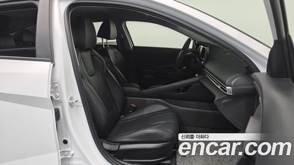 Hyundai Elantra 2024, фото 16
