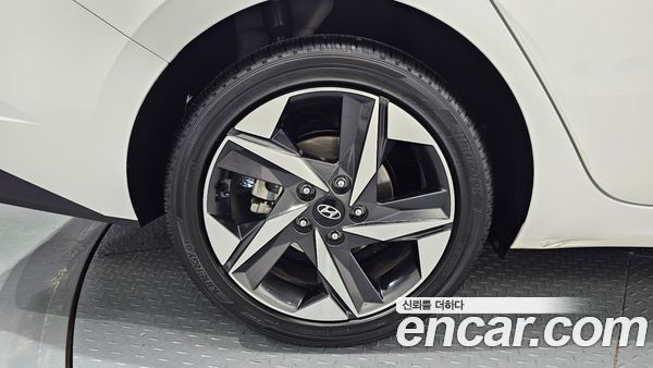 Hyundai Elantra 2023, фото 5