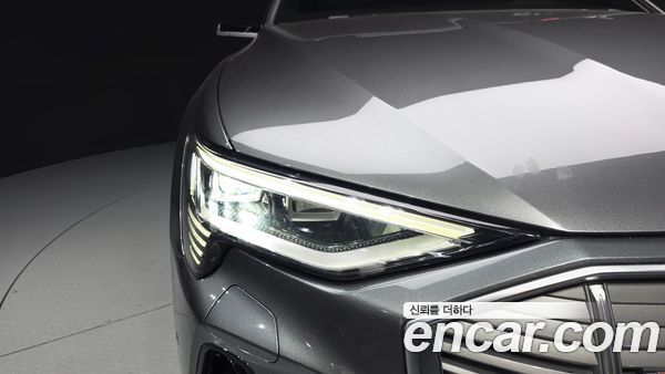 Audi e-tron 2022, фото 8