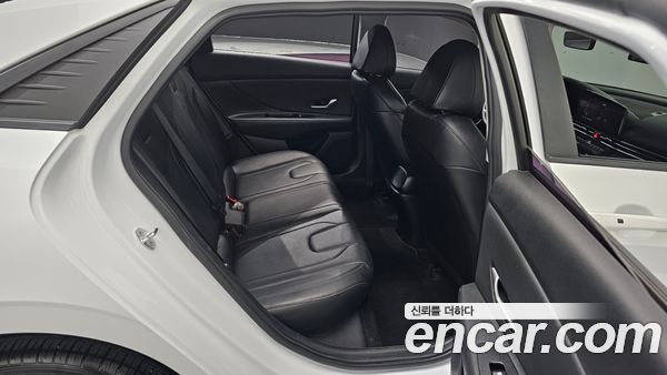 Hyundai Elantra 2021, фото 17