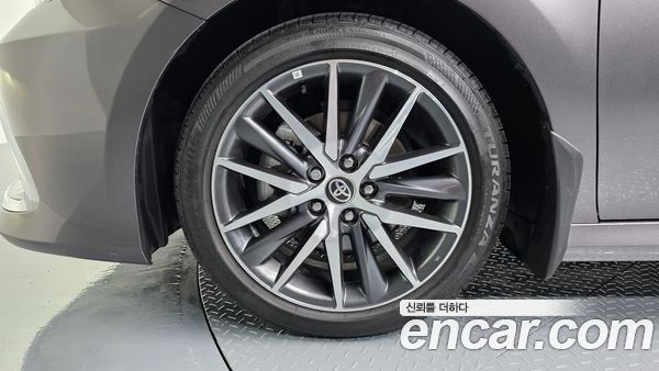 Toyota Camry 2024, фото 5