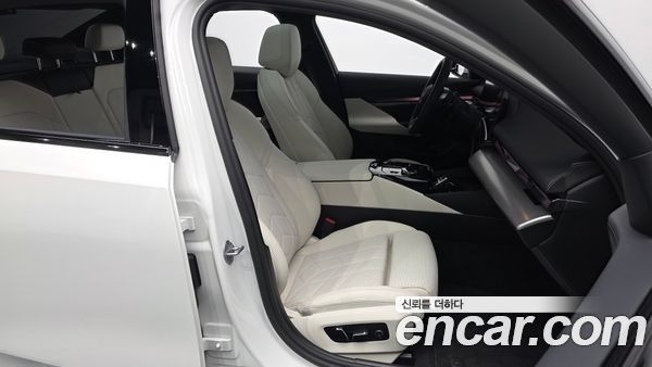 BMW 5 Series 2025, фото 15