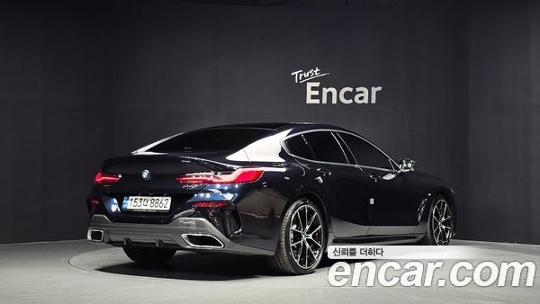 BMW 8 Series 2022, фото 2