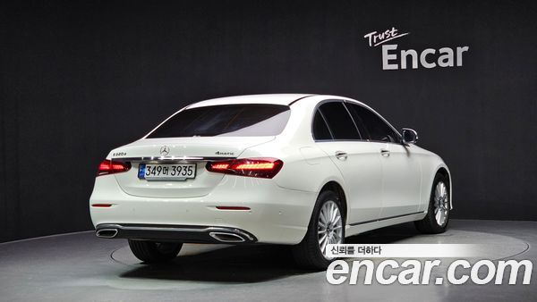 Mercedes-Benz E-Class 2023, фото 2
