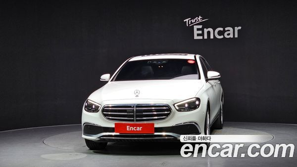 Mercedes-Benz E-Class 2023, фото 3