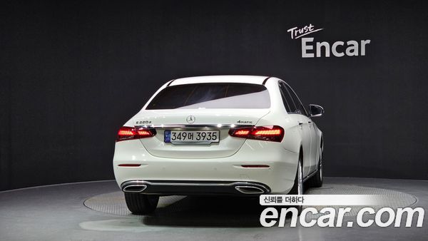 Mercedes-Benz E-Class 2023, фото 4
