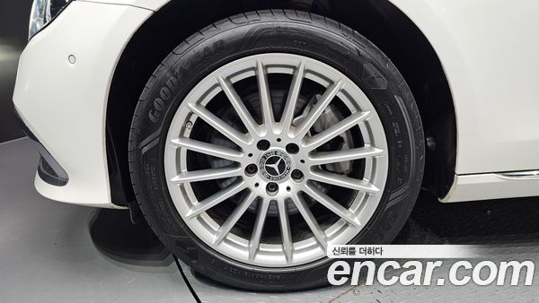 Mercedes-Benz E-Class 2023, фото 5