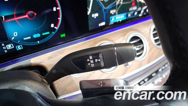 Mercedes-Benz E-Class 2023, фото 12