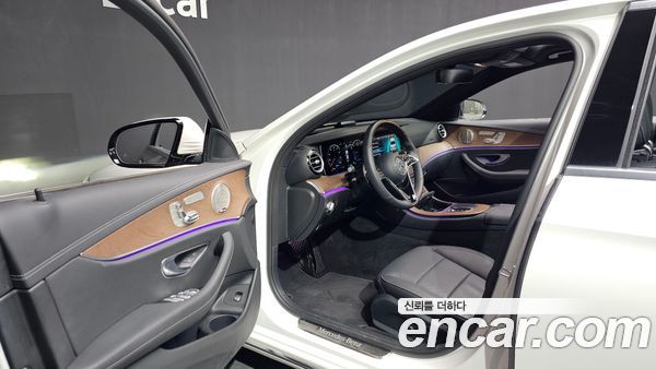 Mercedes-Benz E-Class 2023, фото 13
