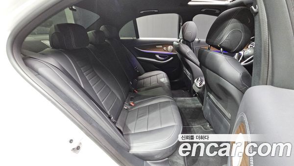 Mercedes-Benz E-Class 2023, фото 17