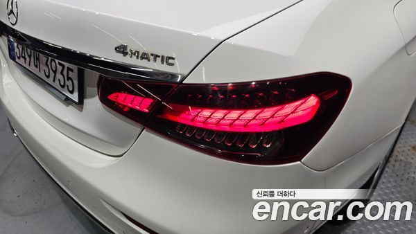 Mercedes-Benz E-Class 2023, фото 9