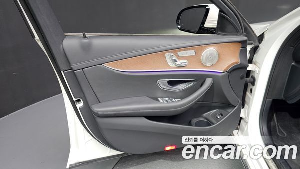 Mercedes-Benz E-Class 2023, фото 14