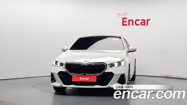 BMW 5 Series 2025, фото 2