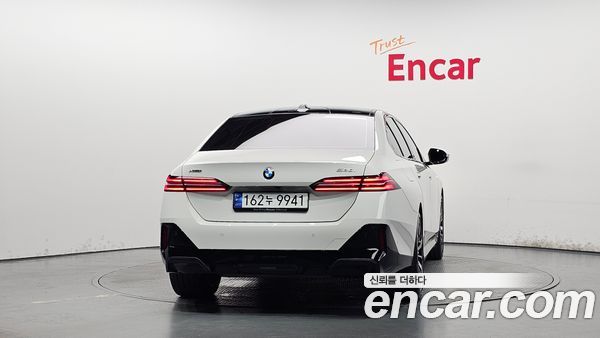 BMW 5 Series 2025, фото 3