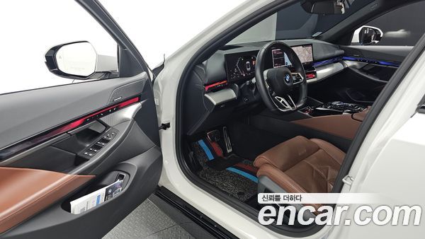 BMW 5 Series 2025, фото 16
