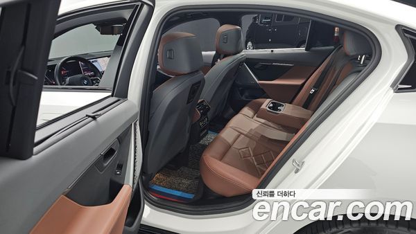 BMW 5 Series 2025, фото 17