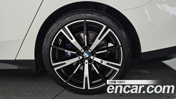 BMW 5 Series 2025, фото 6