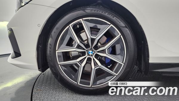 BMW 5 Series 2025, фото 5