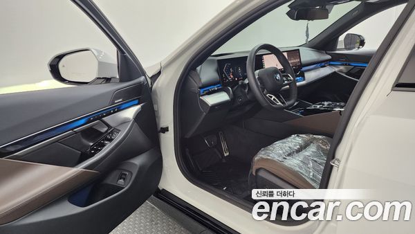 BMW 5 Series 2025, фото 13