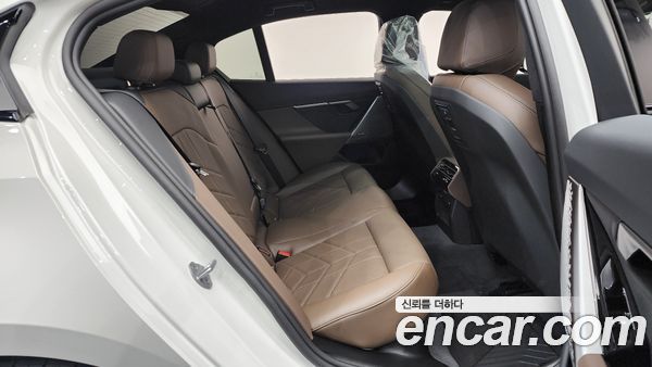 BMW 5 Series 2025, фото 17