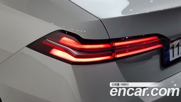BMW 5 Series 2025, фото 9