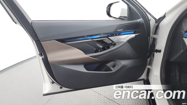 BMW 5 Series 2025, фото 14