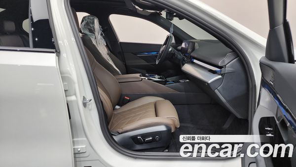 BMW 5 Series 2025, фото 16