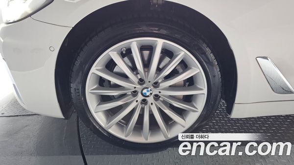 BMW 5 Series 2023, фото 5