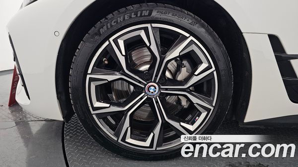 BMW i4 2022, фото 4