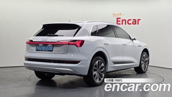 Audi e-tron 2022, фото 2