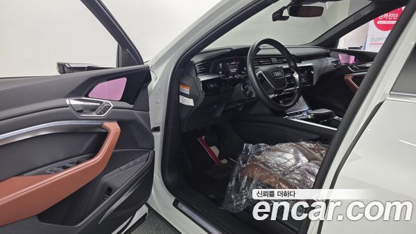 Audi e-tron 2022, фото 10