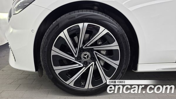 Mercedes-Benz E-Class 2025, фото 5