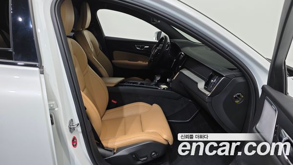 Volvo V60 2020, фото 16