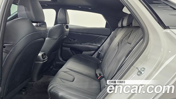 Hyundai Elantra 2023, фото 16