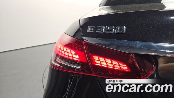 Mercedes-Benz E-Class 2023, фото 9