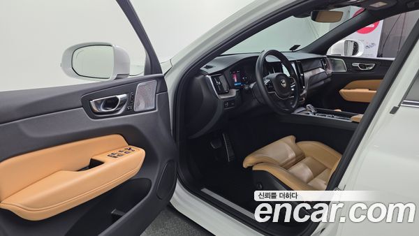 Volvo XC60 2022, фото 10