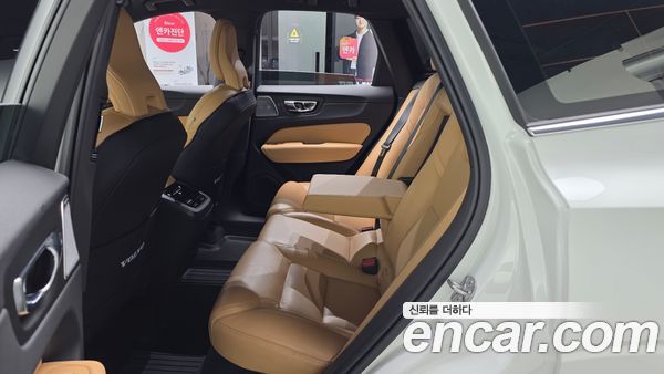 Volvo XC60 2022, фото 12