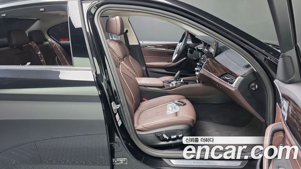 BMW 5 Series 2023, фото 16