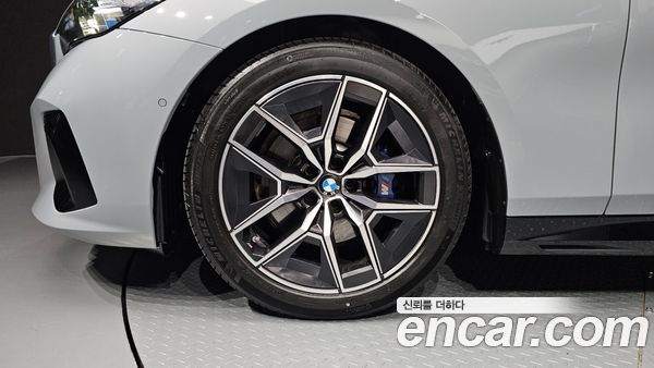 BMW 5 Series 2025, фото 5