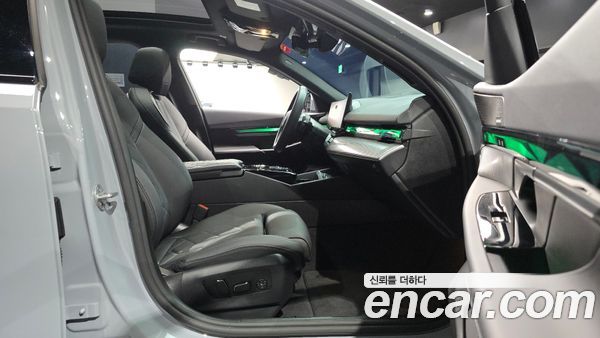 BMW 5 Series 2025, фото 16