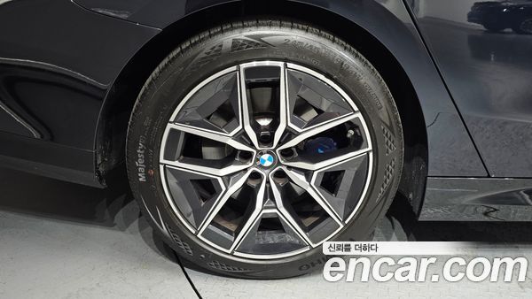 BMW 5 Series 2025, фото 5