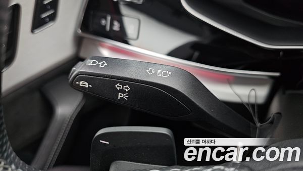 Audi Q8 2021, фото 31