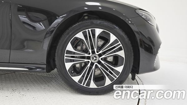 Mercedes-Benz E-Class 2025, фото 5